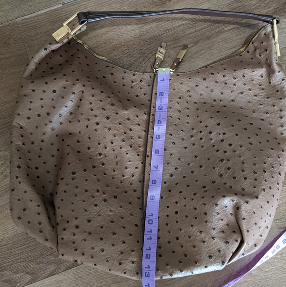 GILI🔥 Ostrich Embossed Hobo Bag - Picture 17 of 17
